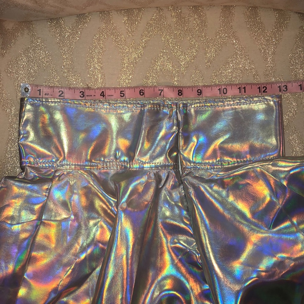 Holographic pleated skirt - Picture 3 of 4